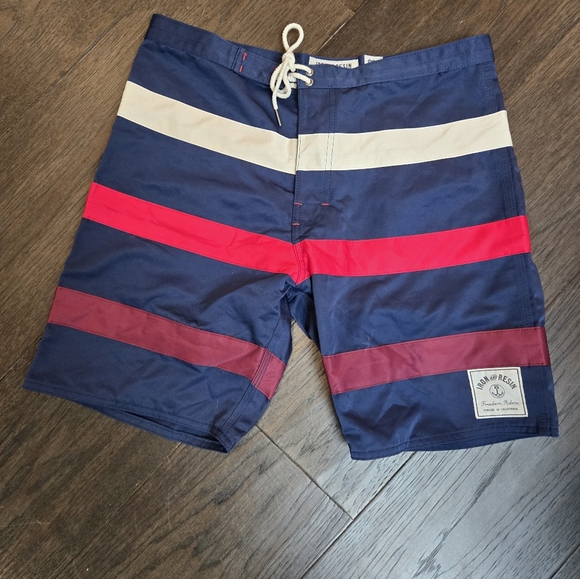 Iron and Resin boardshorts - Picture 2 of 3